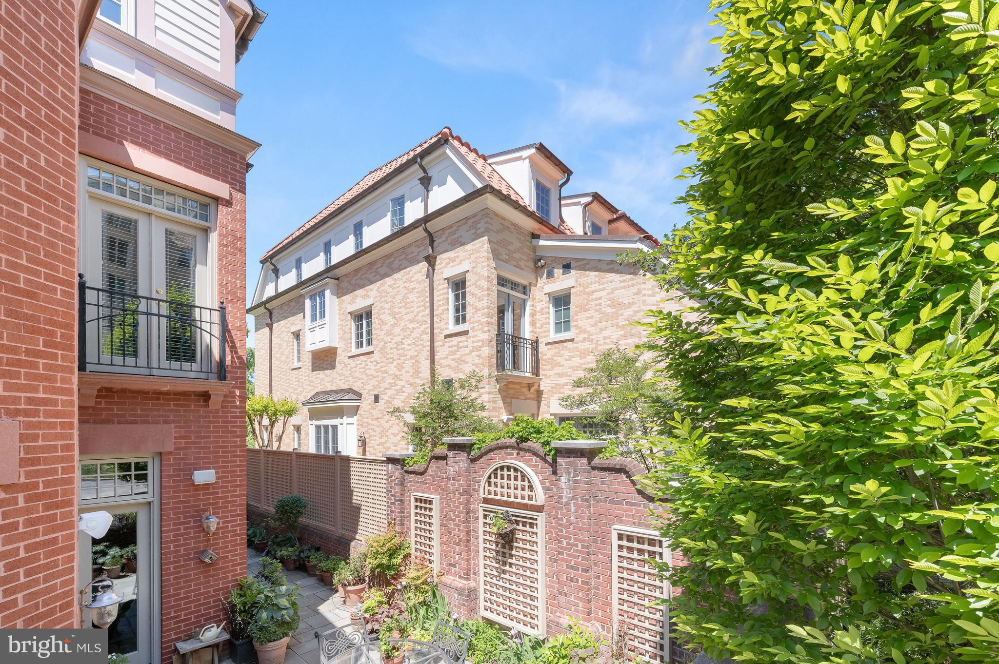 OBSERVATORY CIRCLE - Residential