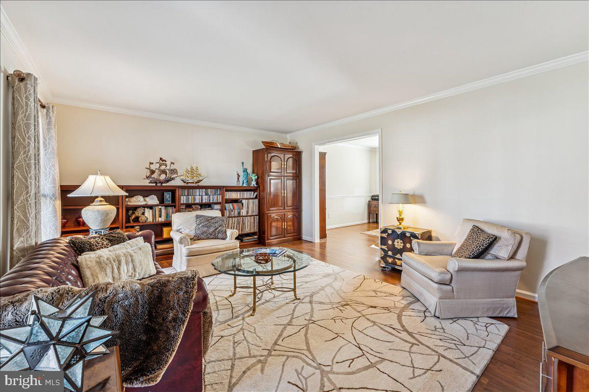 CRESTBROOK - Residential