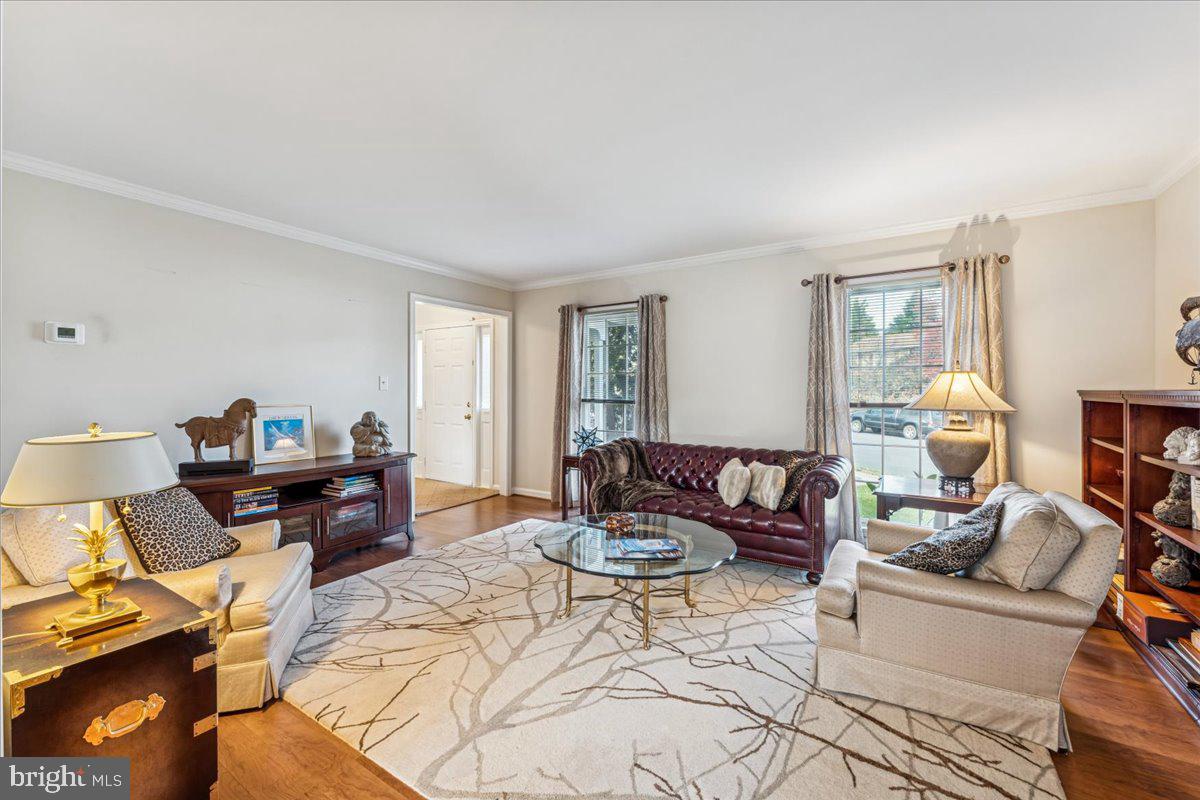 CRESTBROOK - Residential