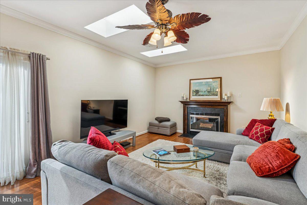 CRESTBROOK - Residential