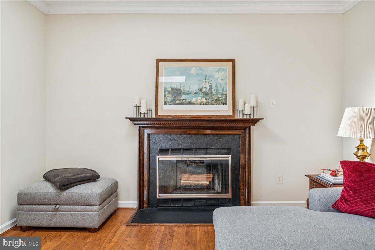 CRESTBROOK - Residential