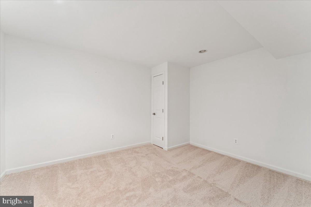 CRESTBROOK - Residential