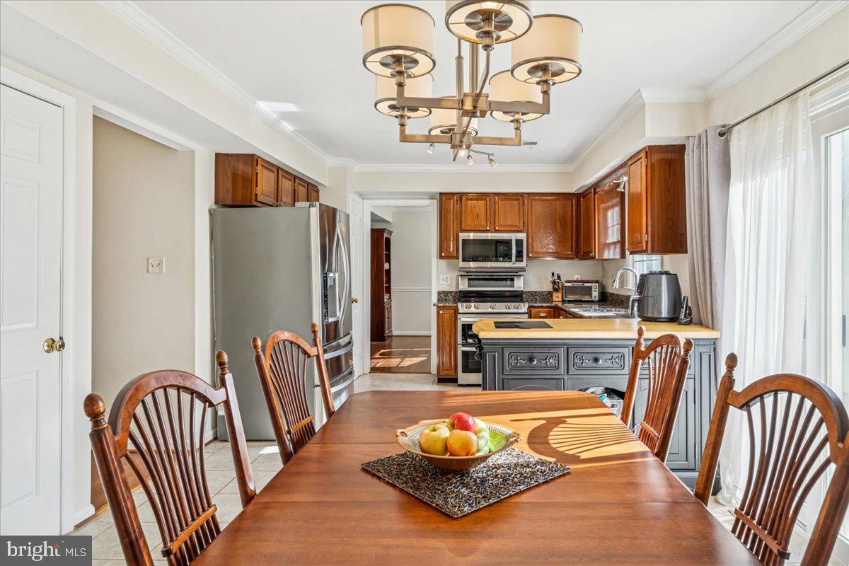 CRESTBROOK - Residential