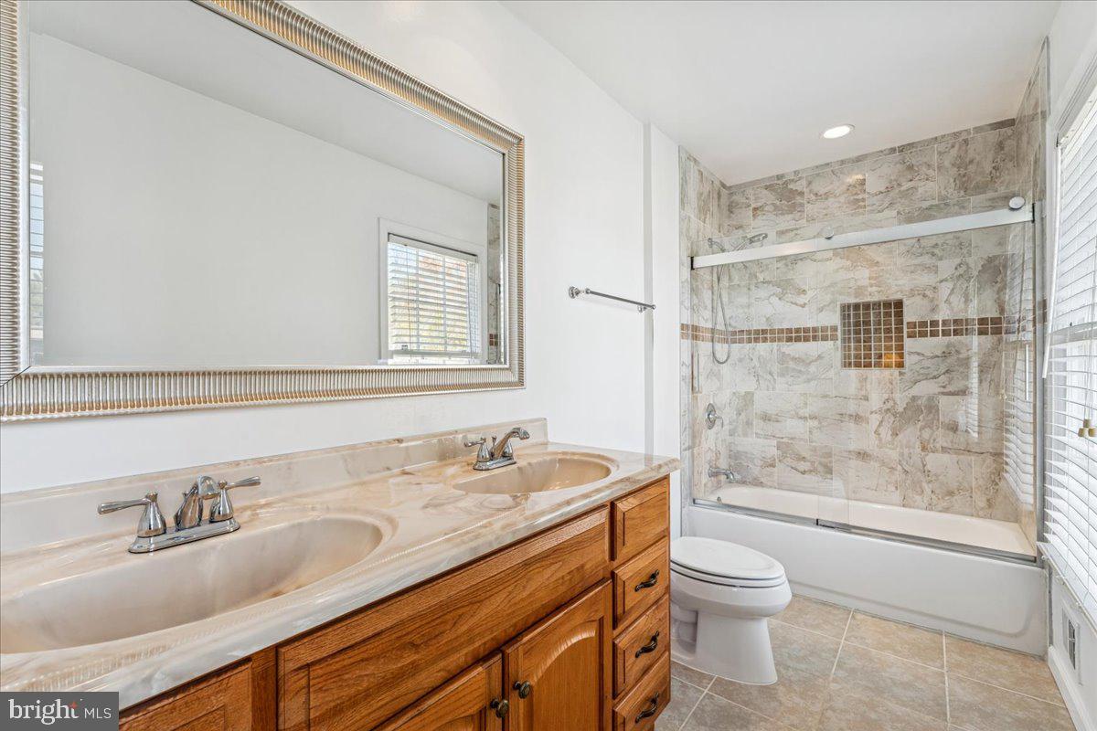 CRESTBROOK - Residential