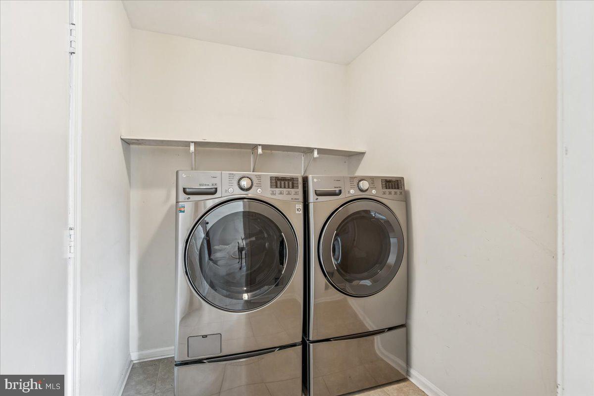 CRESTBROOK - Residential