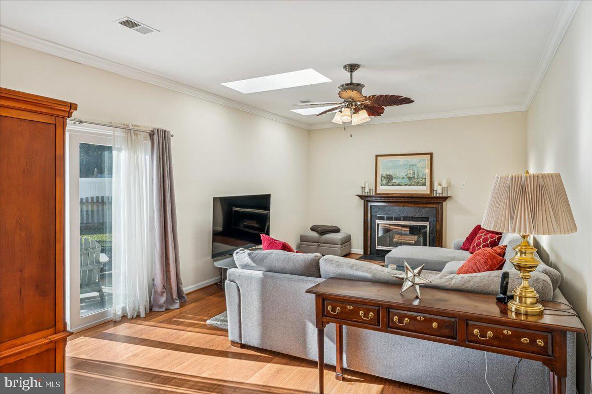 CRESTBROOK - Residential