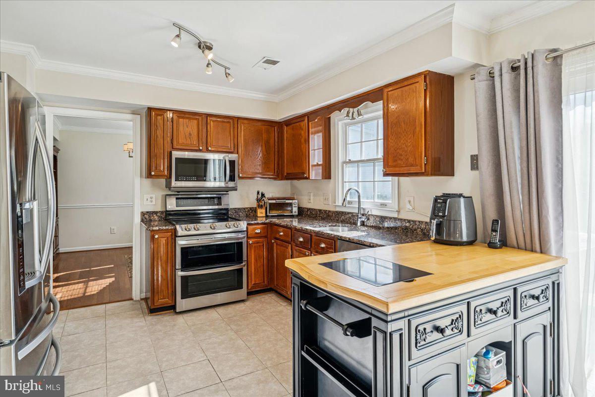 CRESTBROOK - Residential