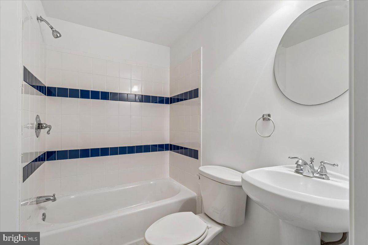 CRESTBROOK - Residential