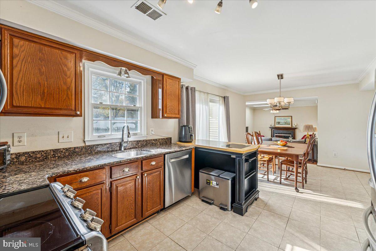 CRESTBROOK - Residential