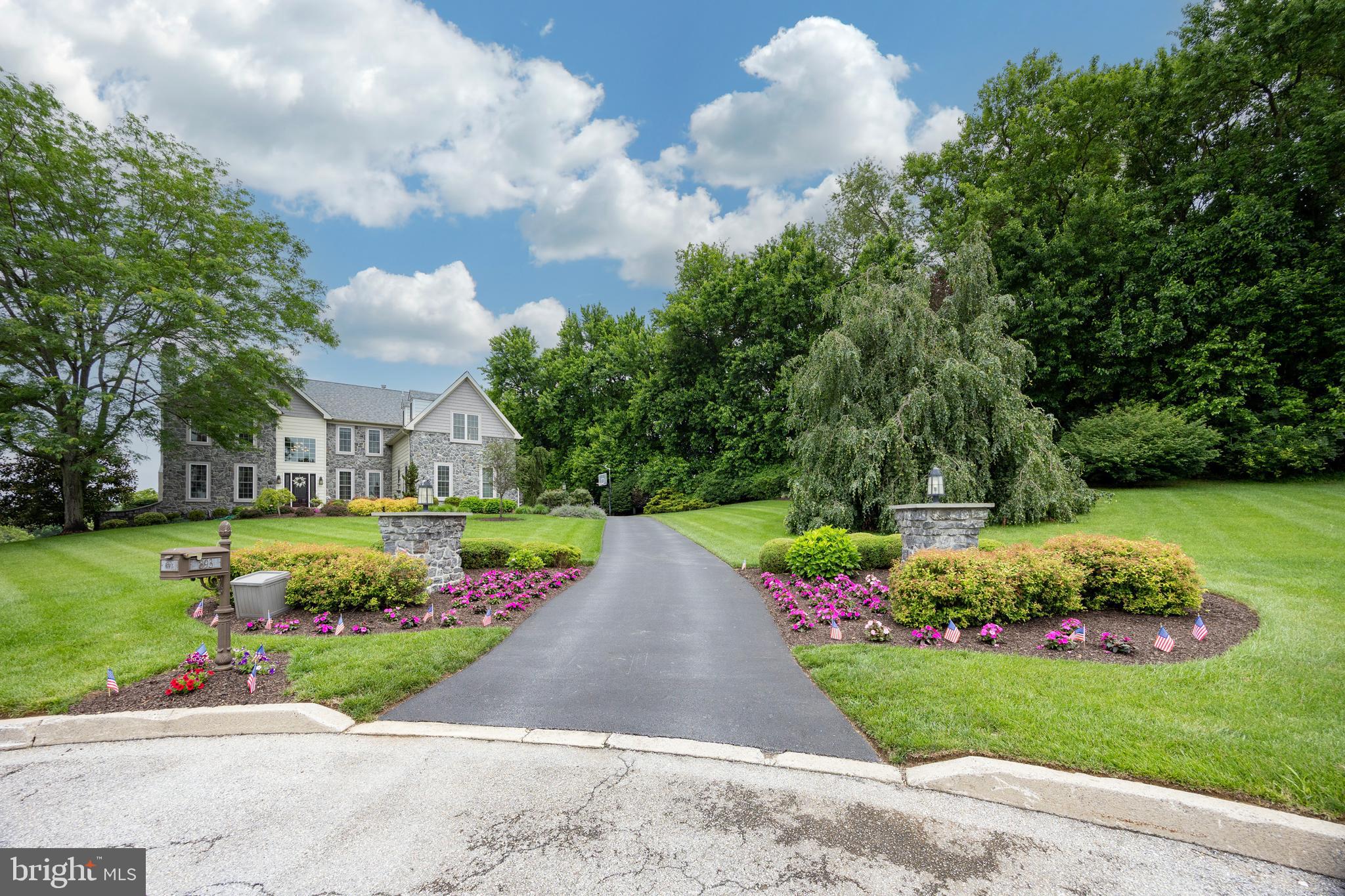 893 GLENDALE LANE