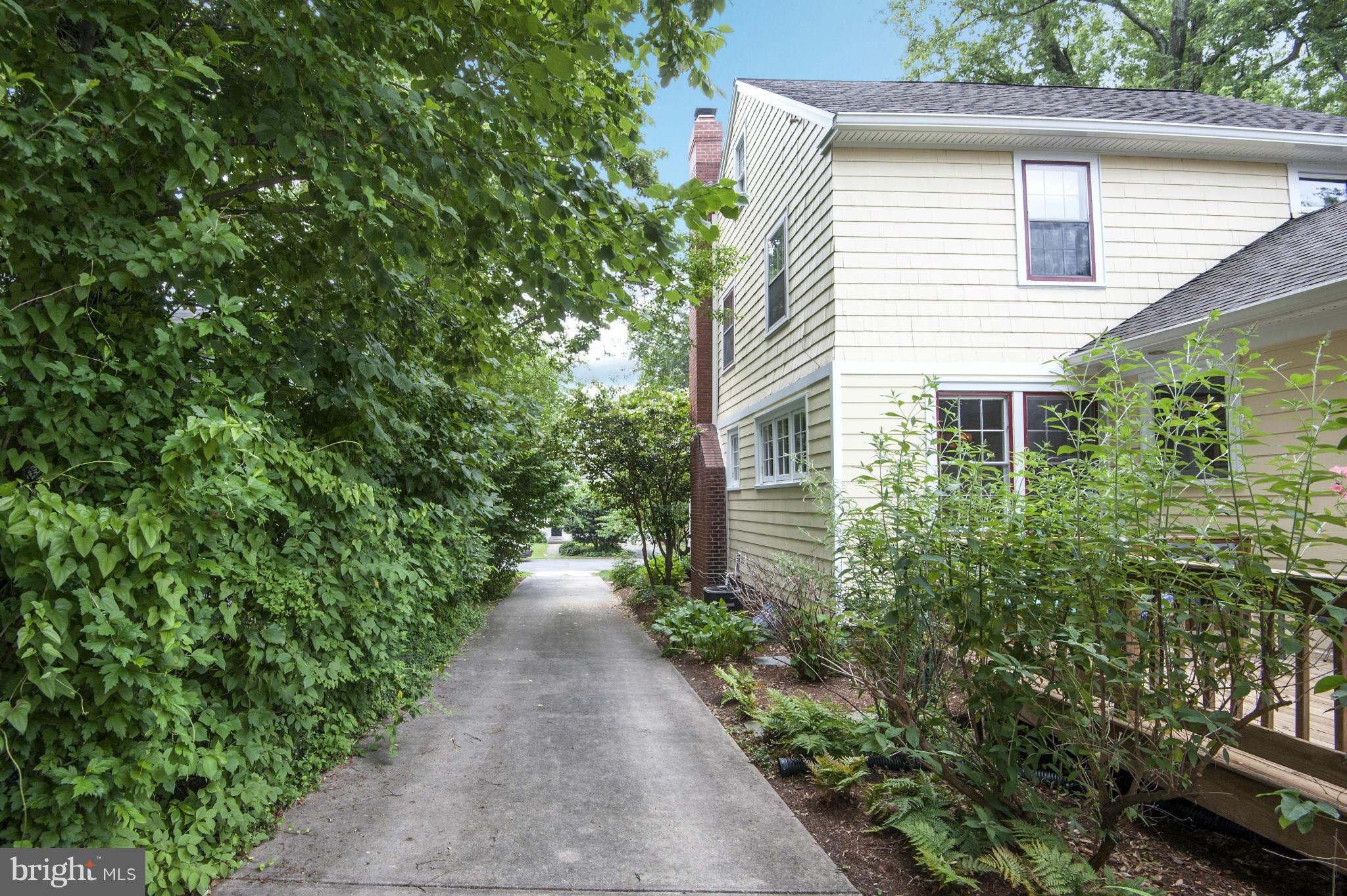 WOODSIDE - Residential