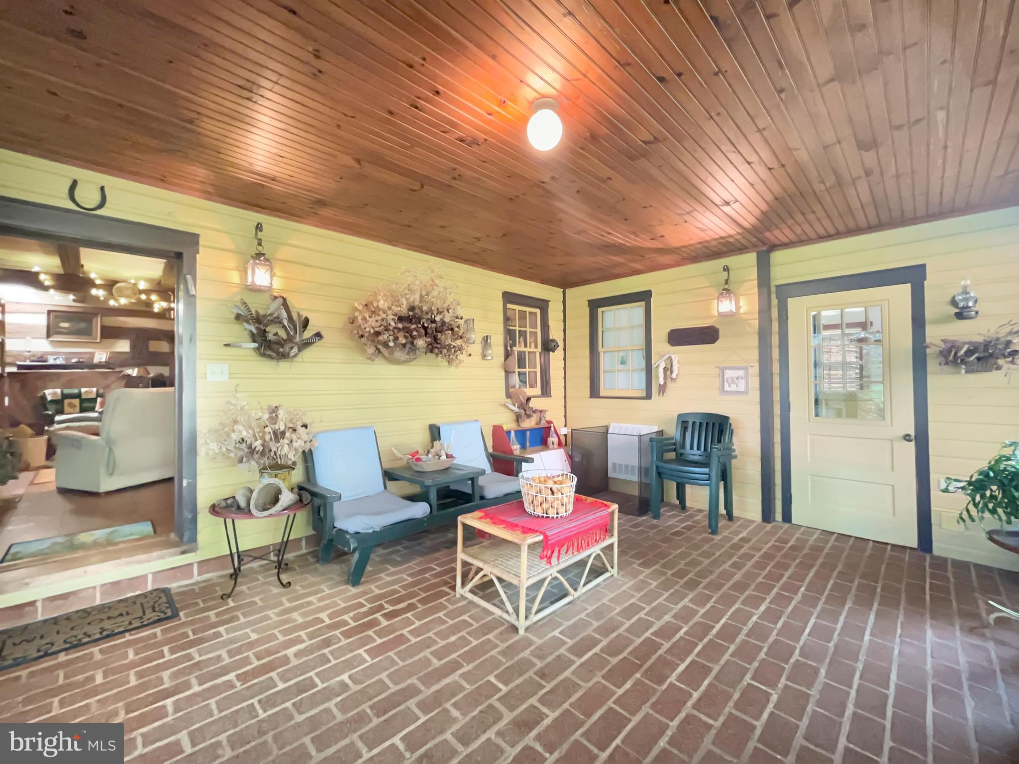 1095 TEXTER MOUNTAIN ROAD