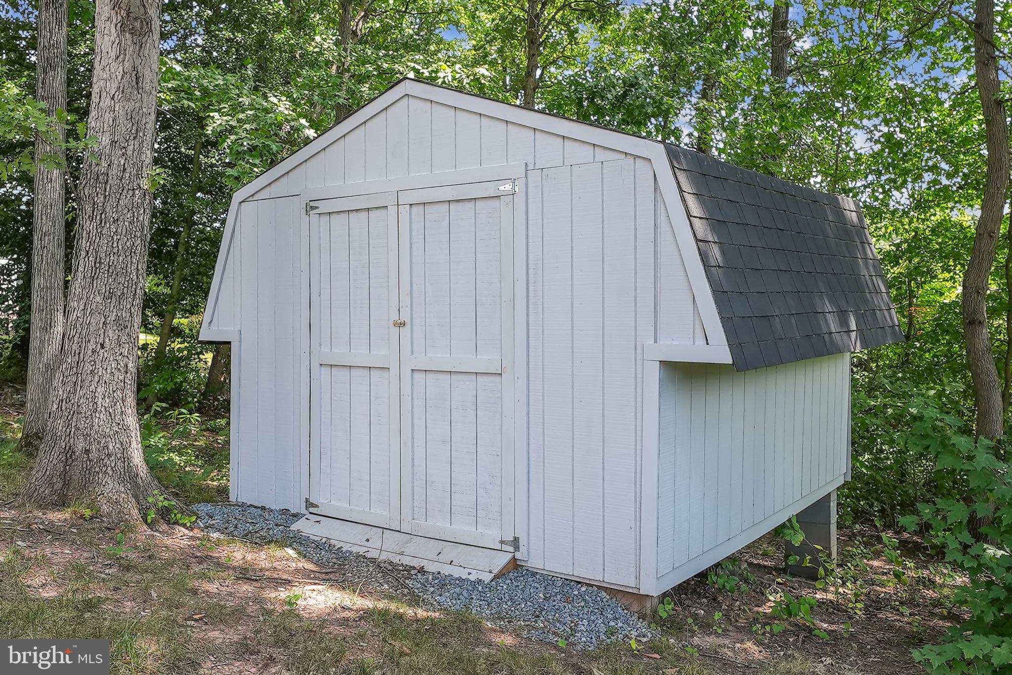 CLIFTON PINES - Residential