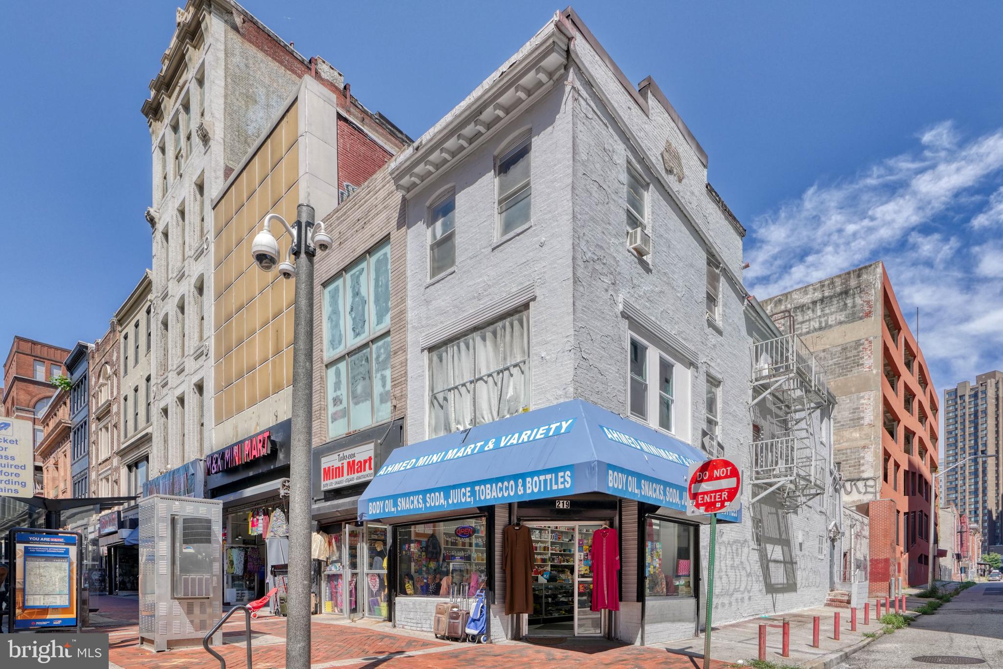 Completely renovated tenants occupied mixed unit income producing property in the heart of downtown Baltimore commercial/business district. Four level floors with basement as storage for the first-floor retail tenant.
-First floor retail and basement is rented for $1320/monthly.
-Second floor offers two bedrooms, bathroom and kitchen. Each bedroom is occupied by two tenants paying $500 .00 each monthly.
-The third floor offers 2 bedrooms, bathroom and kitchen . Each bedroom is occupied by a tenant and each paying $500.00 monthly.
Buy it today and start making money immediately!!!