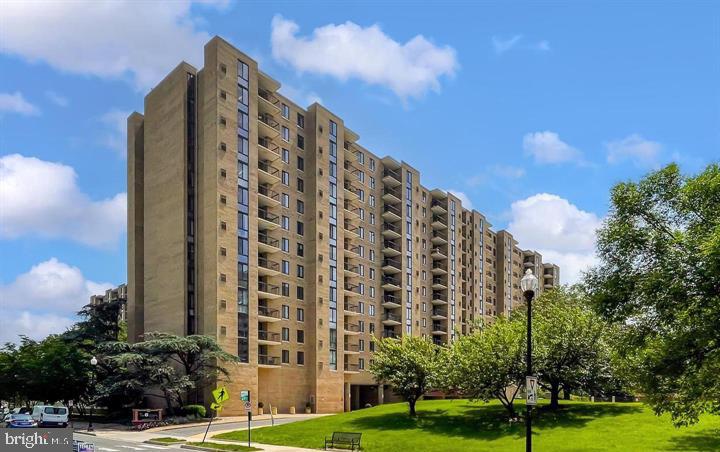 PRICE IMPROVEMENT! Welcome to Unit 426 at The Brittany — a rarely available, well-appointed 2-bedroom, 2-bath Corner Unit offering over 1,100 square feet of comfortable and contemporary living in one of South Arlington’s most amenity-rich communities.
This spacious layout features a large open-concept living and dining area with hardwood floors and a private balcony. The kitchen includes stainless steel appliances, Bosch range hood, a wine cooler, and ample cabinet storage. The primary suite offers a walk-in closet and a private en-suite bath, while the second bedroom and full hall bath provide excellent flexibility for guests, a roommate, or a home office.
Two assigned covered garage parking spaces conveniently located near the elevator and a separate storage unit add rare convenience and value. Other highlights include in-unit washer/dryer and central HVAC.
The Brittany offers resort-style amenities: 24/7 concierge, outdoor pool, fitness center, tennis courts, media room, party room, and more. Located just minutes from Shirlington, Columbia Pike, and major commuter routes (I-395, Route 50), with ART and Metrobus services at your doorstep, direct access to Four Mile Run Trail, and a Capital Bikeshare station nearby on S George Mason Dr.
Spacious, well-located, and full of extras — this is the one you've been waiting for in South Arlington.