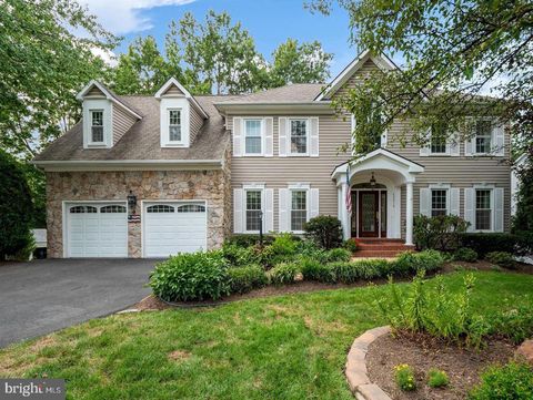 Photo of 43518 Golden Meadow Circle, ASHBURN, VA 20147 (MLS # VALO2119906)