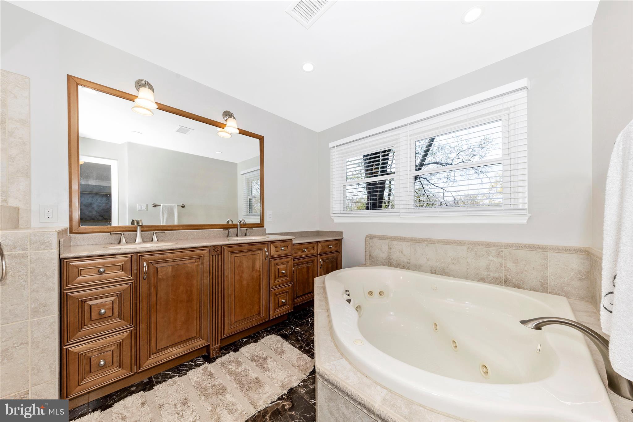 ASHBURN FARM - Residential