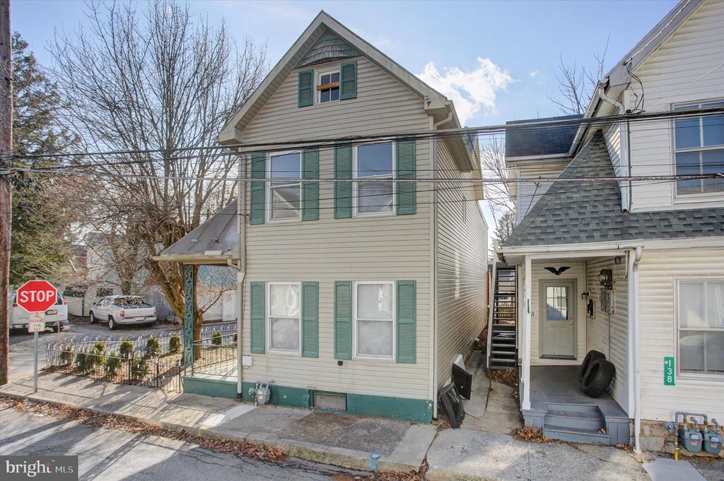 Photo of 140 Vine St, CHAMBERSBURG, PA 17201 (MLS # PAFL2032296)