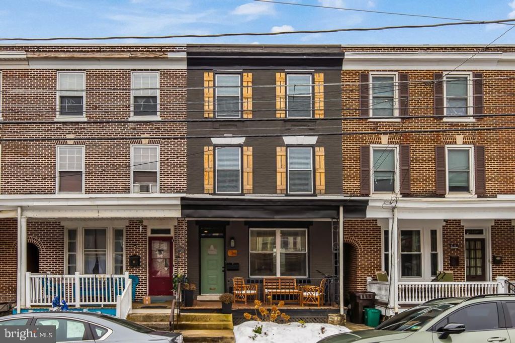 Photo of 134 E Ross Street, Lancaster, PA 17602 (MLS # PALA2047340)