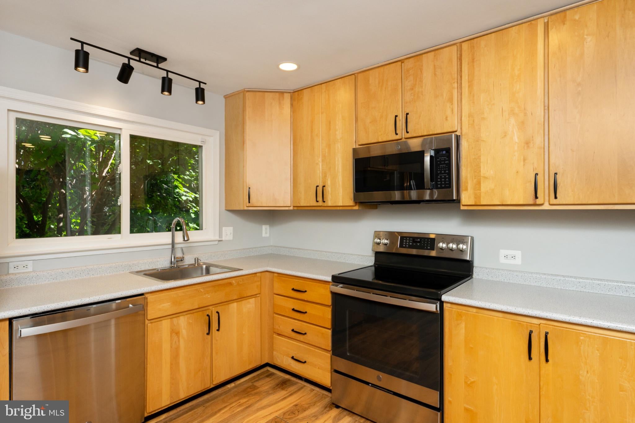 13506 GLENDUNDEE DRIVE