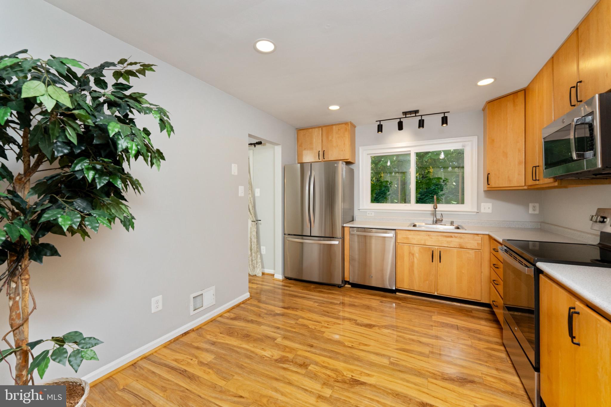 13506 GLENDUNDEE DRIVE