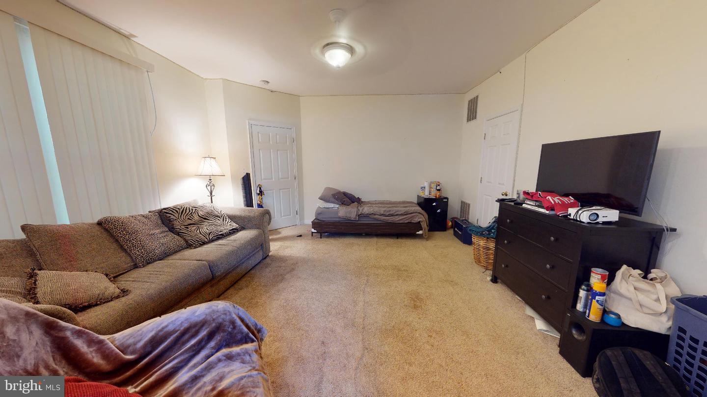 POTOMAC LAKES - Residential Lease