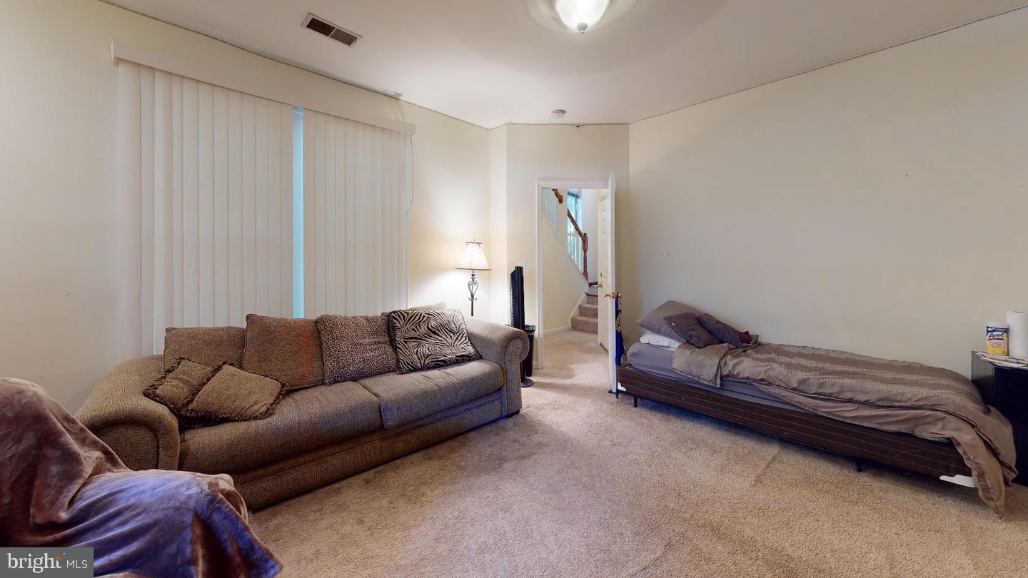 POTOMAC LAKES - Residential Lease