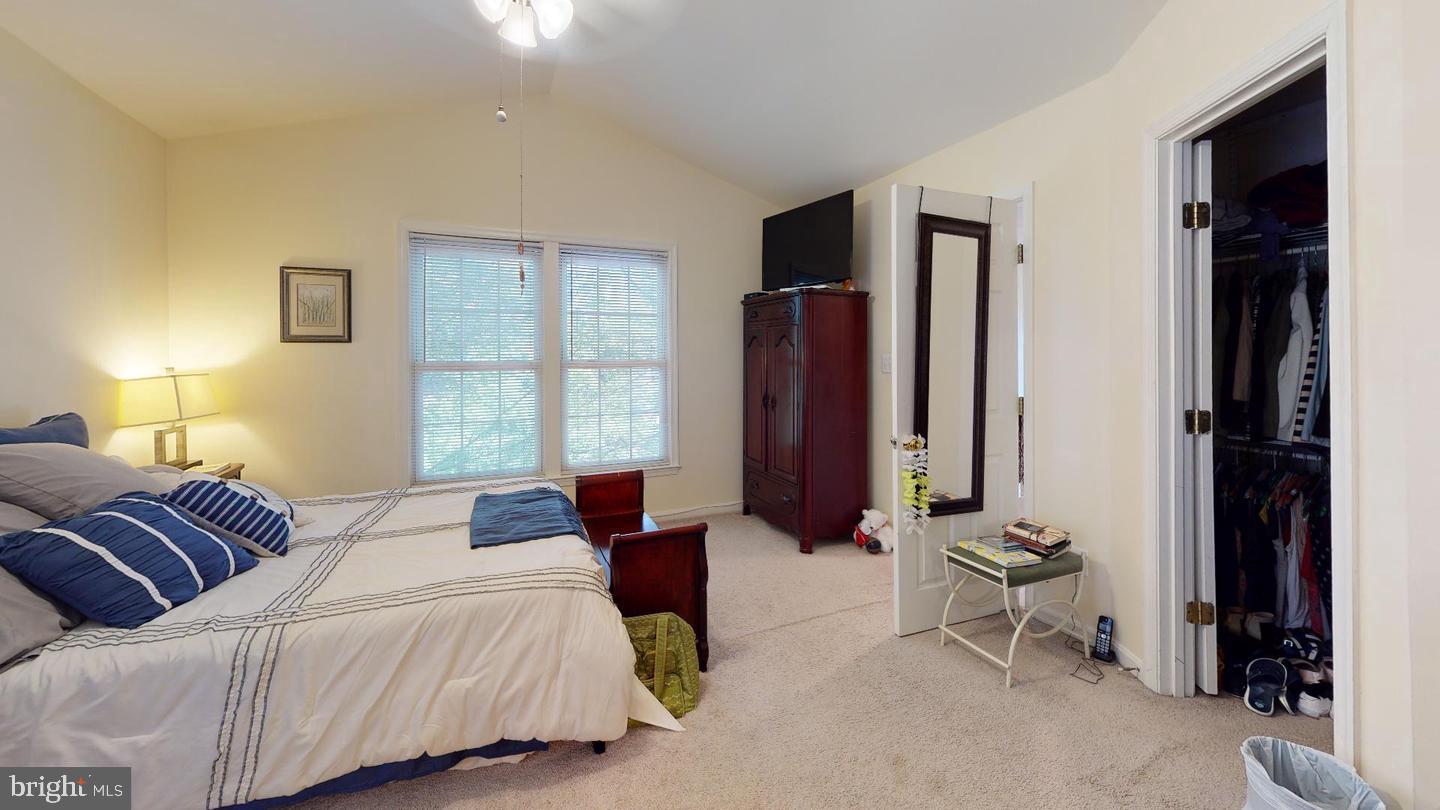 POTOMAC LAKES - Residential Lease