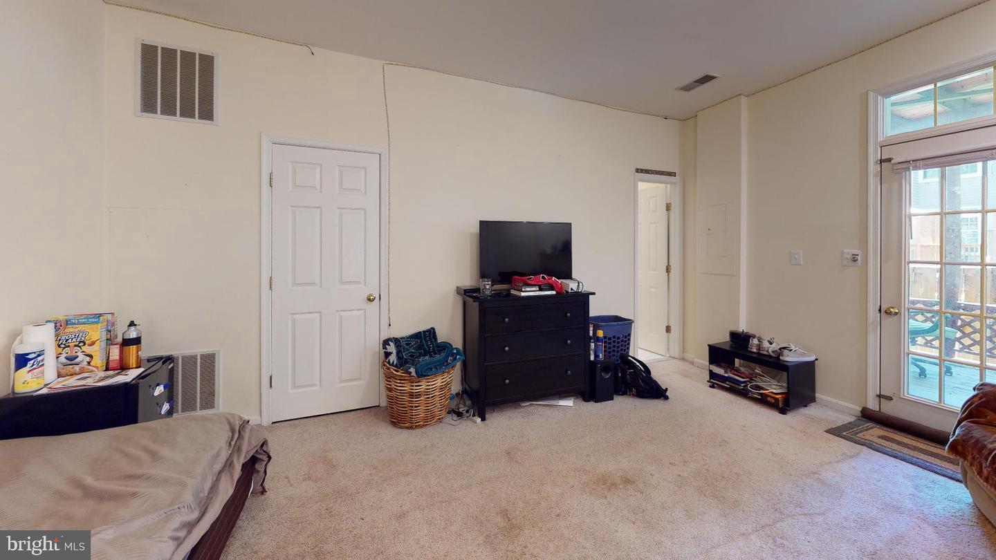 POTOMAC LAKES - Residential Lease