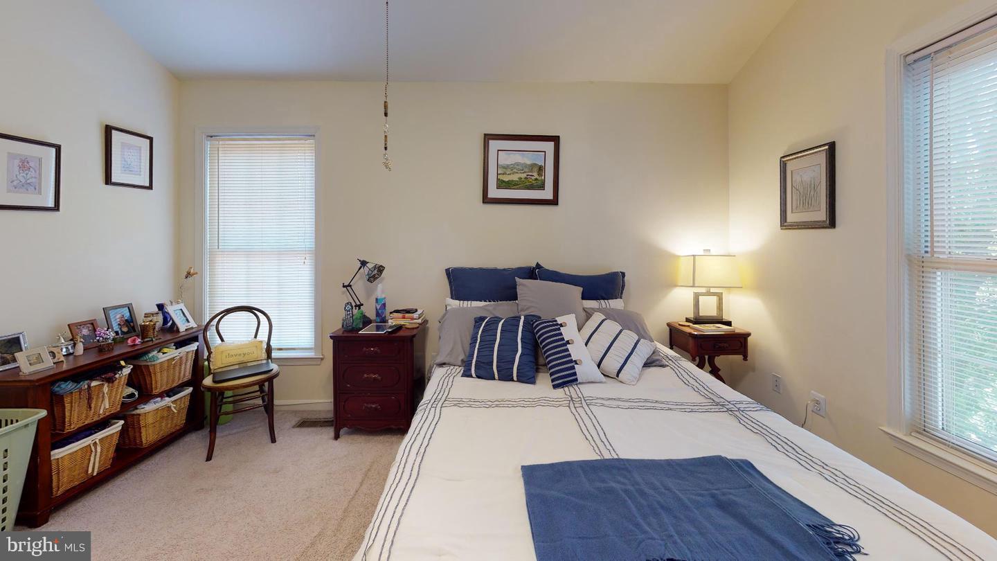 POTOMAC LAKES - Residential Lease