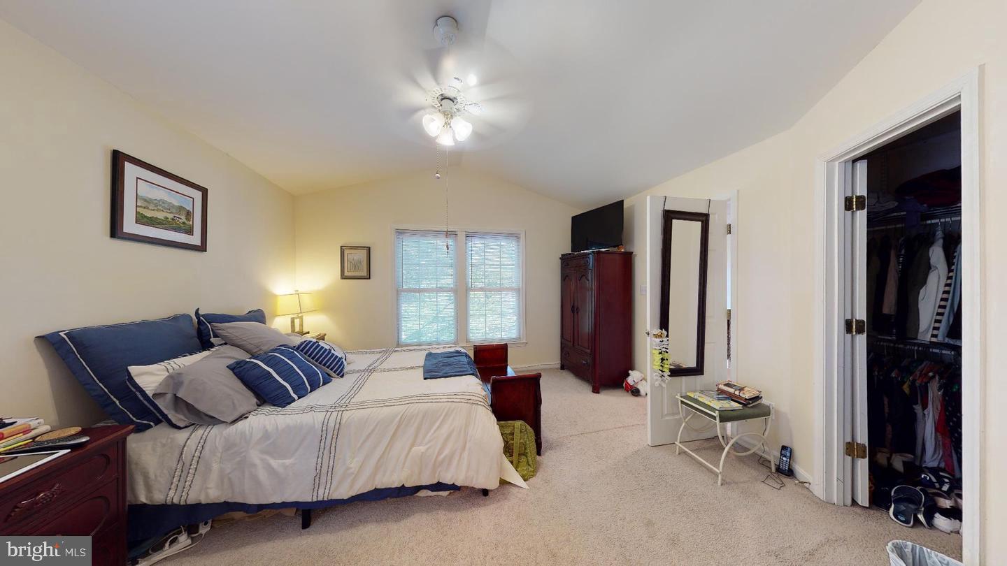 POTOMAC LAKES - Residential Lease