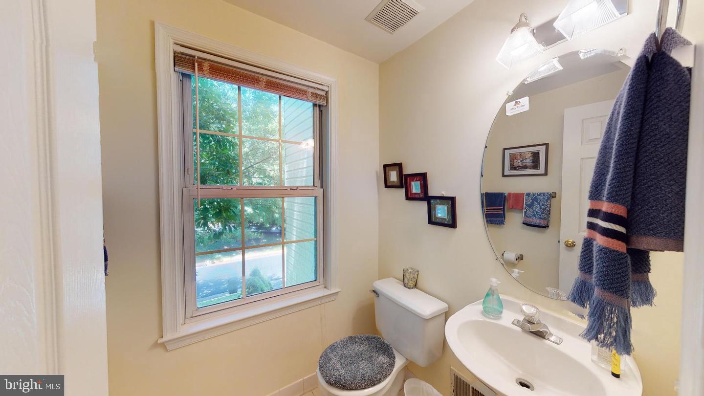 POTOMAC LAKES - Residential Lease