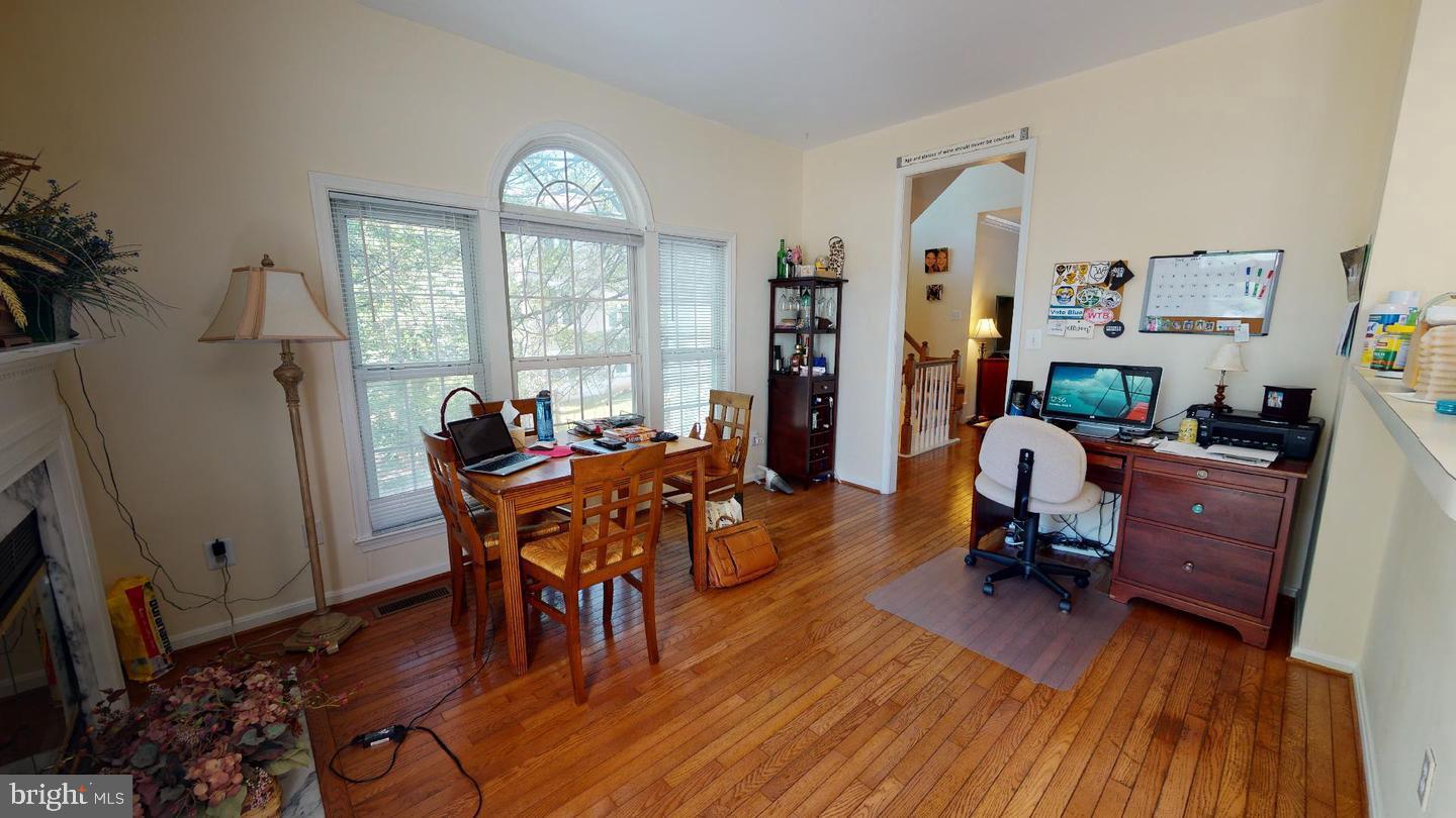 POTOMAC LAKES - Residential Lease