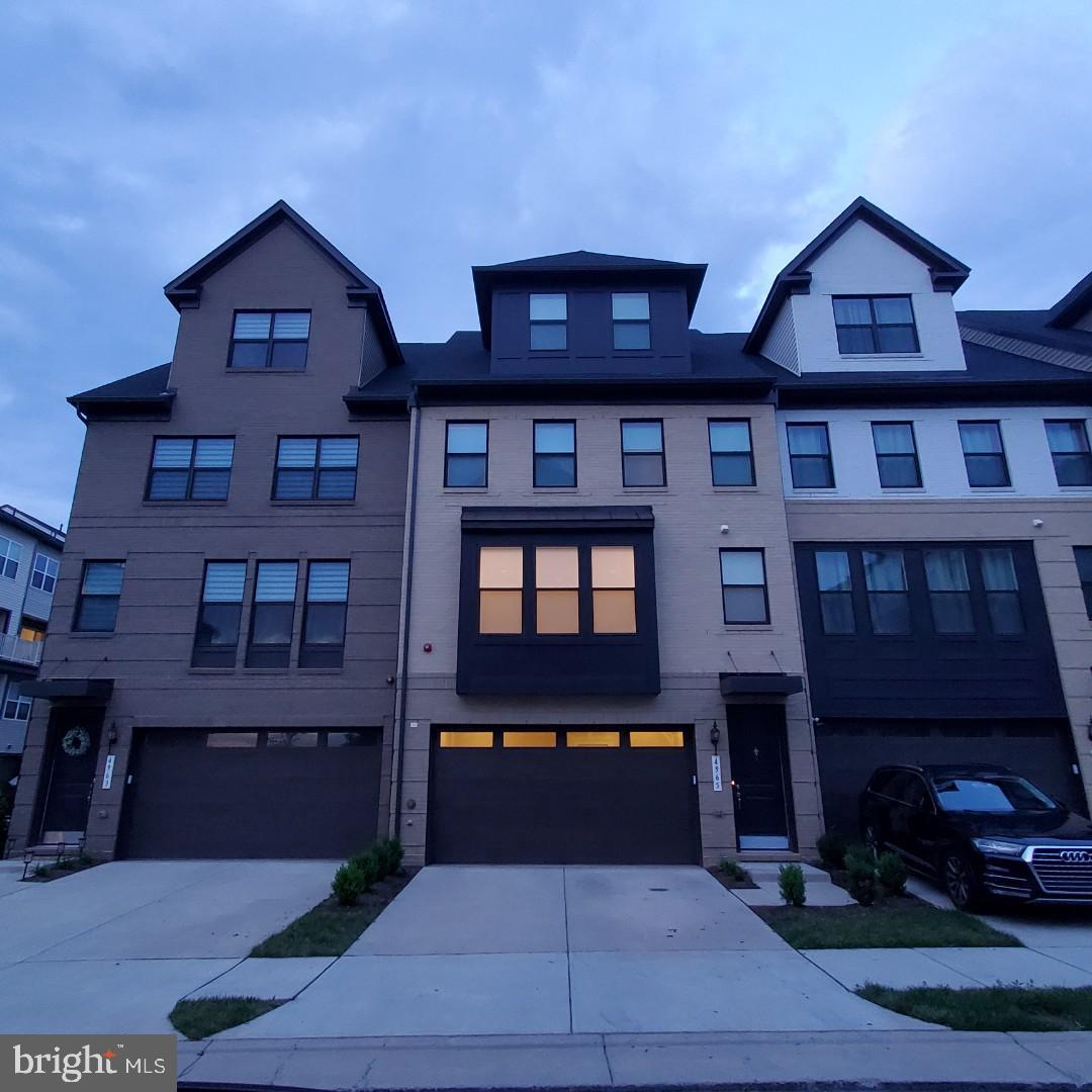 4965 LONGMIRE WAY