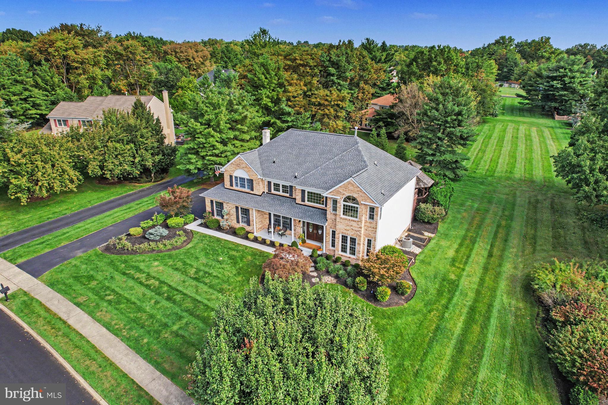 1075 CARRIAGE LANE