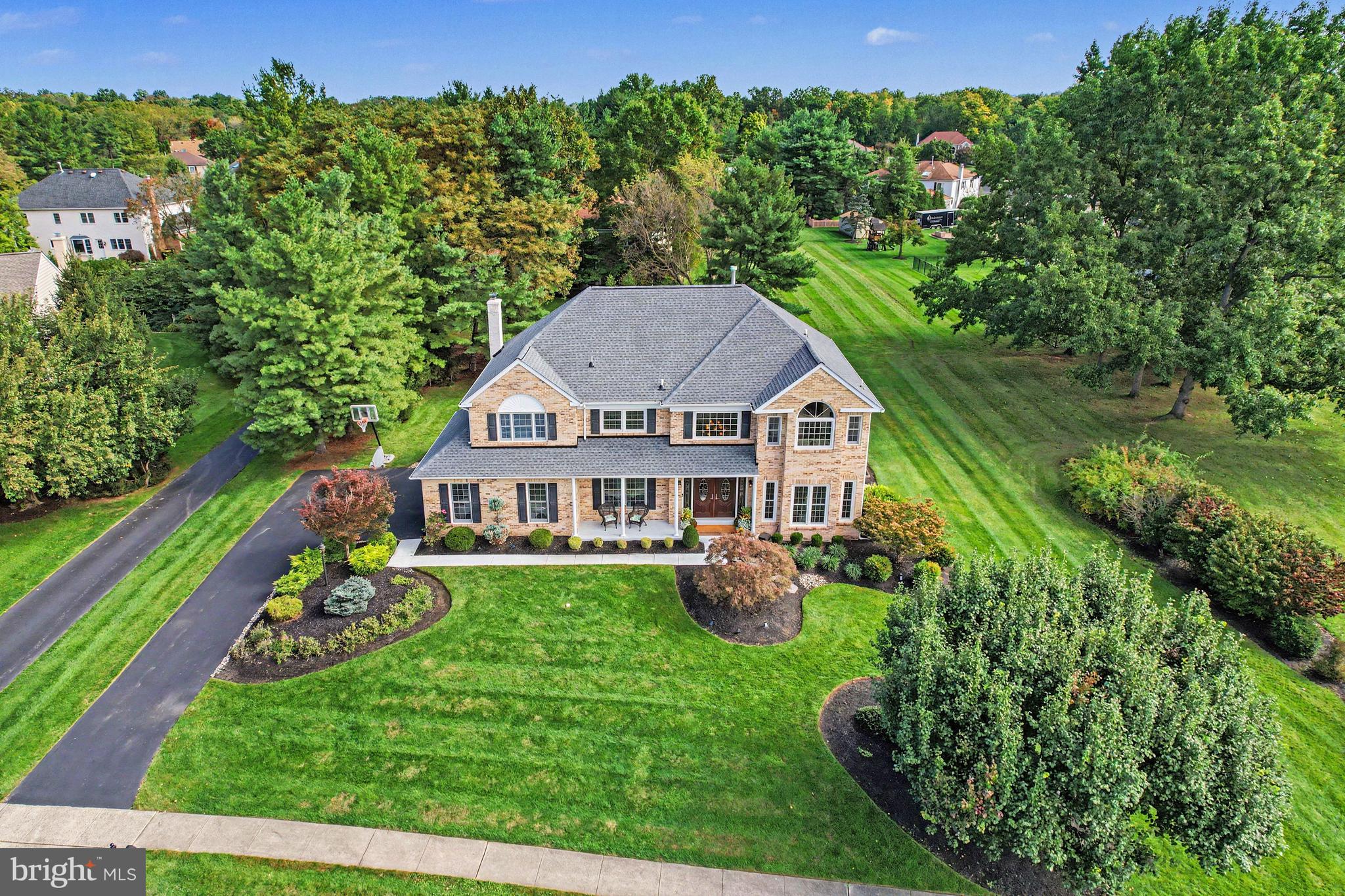 1075 CARRIAGE LANE