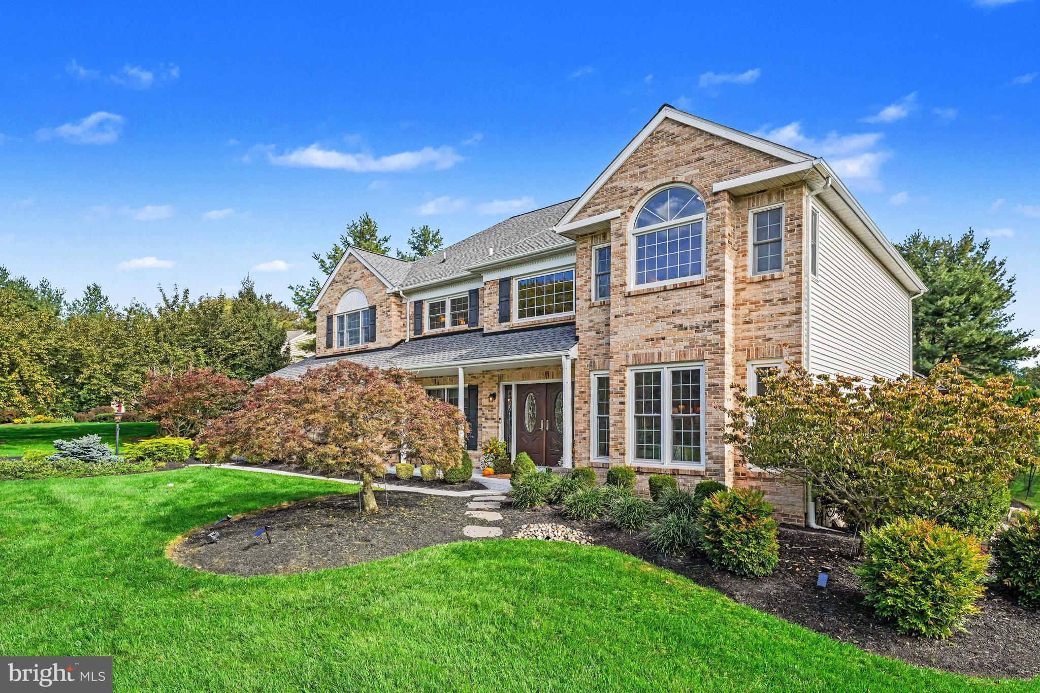 1075 CARRIAGE LANE