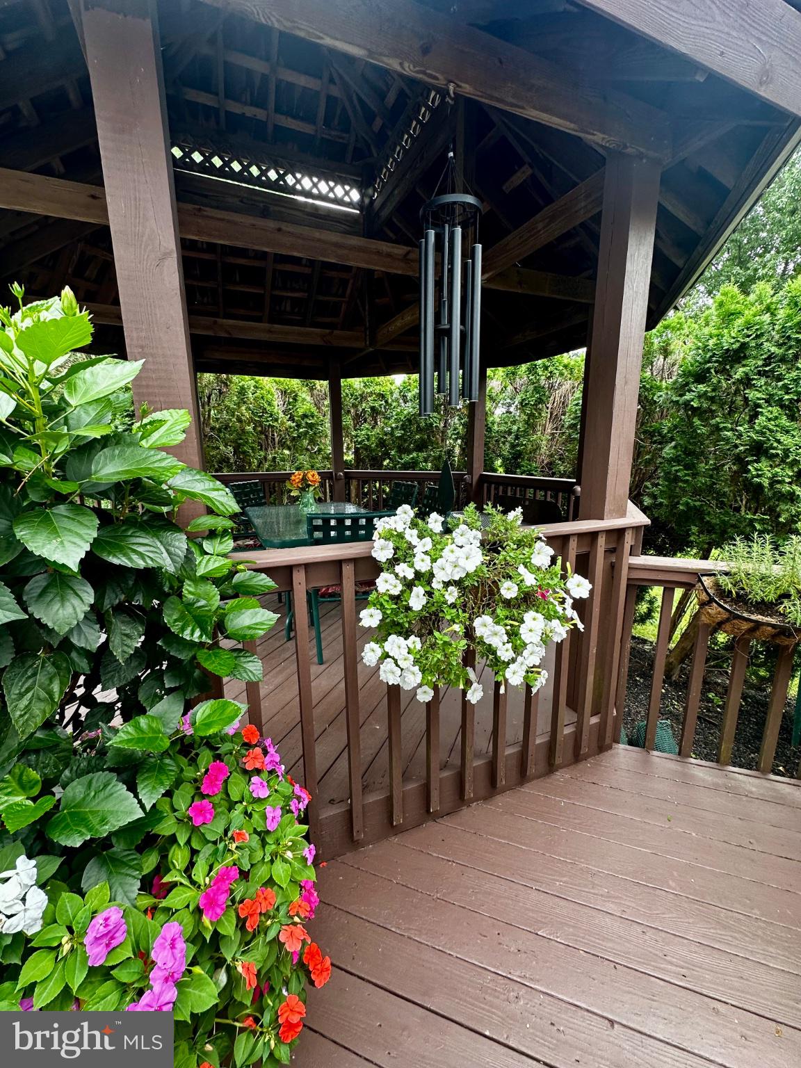 1075 CARRIAGE LANE