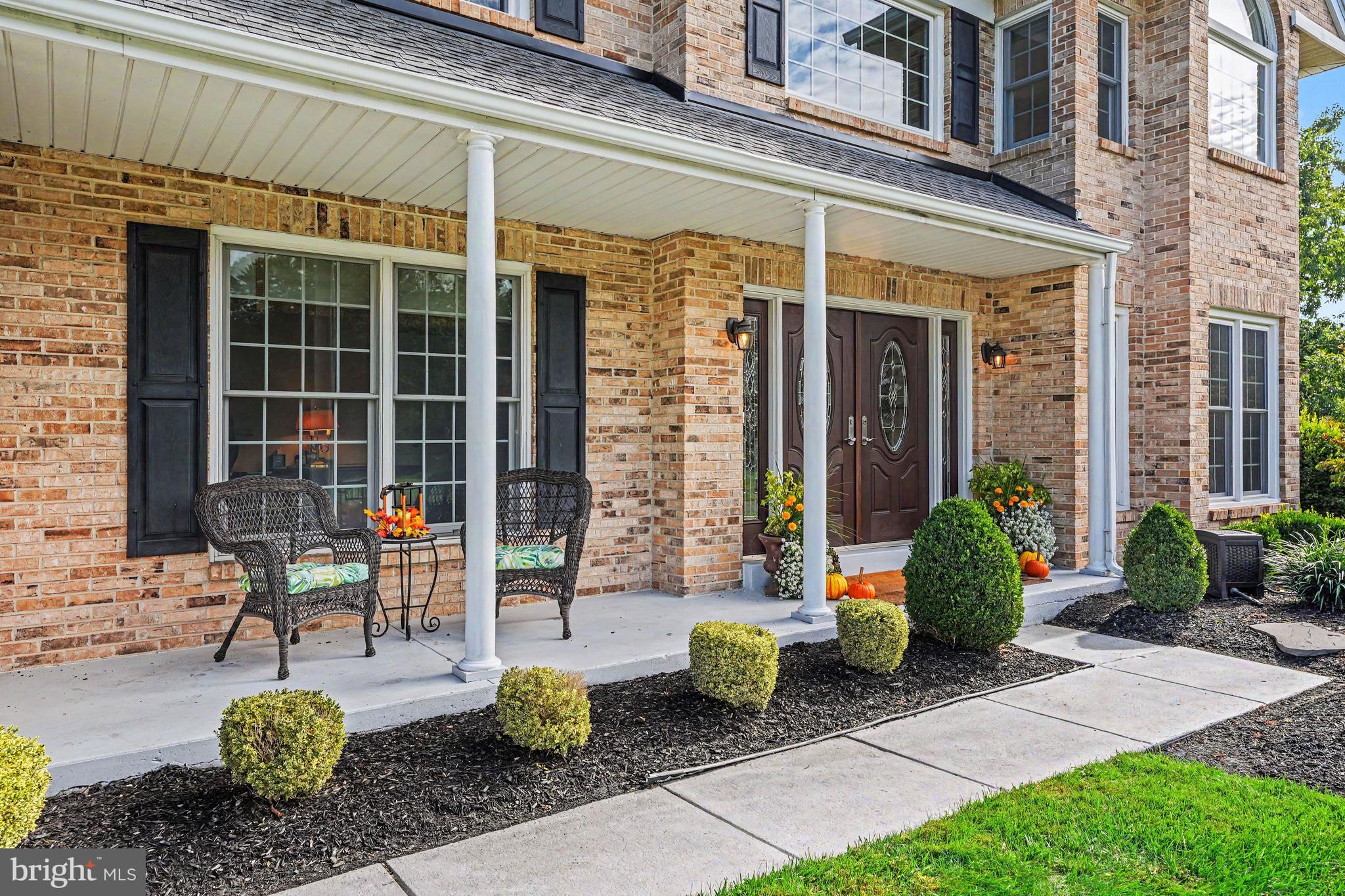 1075 CARRIAGE LANE