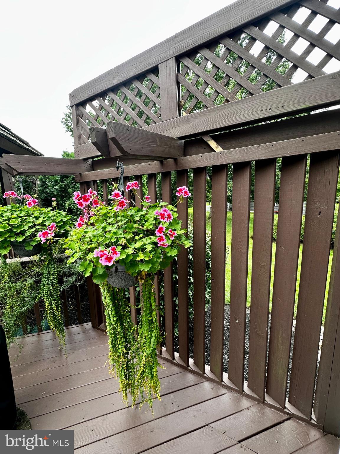 1075 CARRIAGE LANE