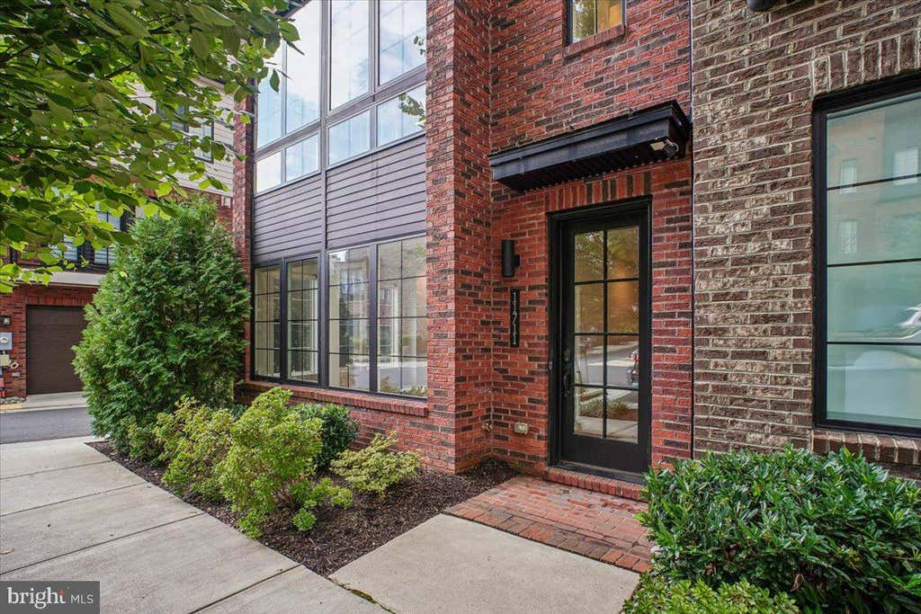 Photo of 11711 Paysons Way, RESTON, VA 20191 (MLS # VAFX2329562)