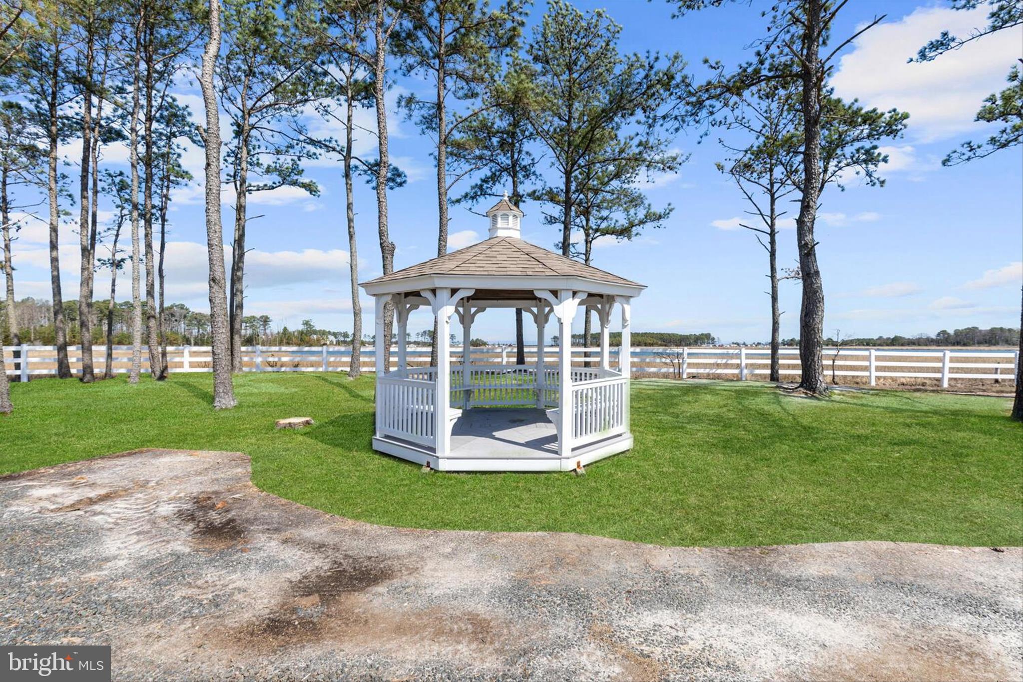 WHITE HOUSE BEACH - Residential