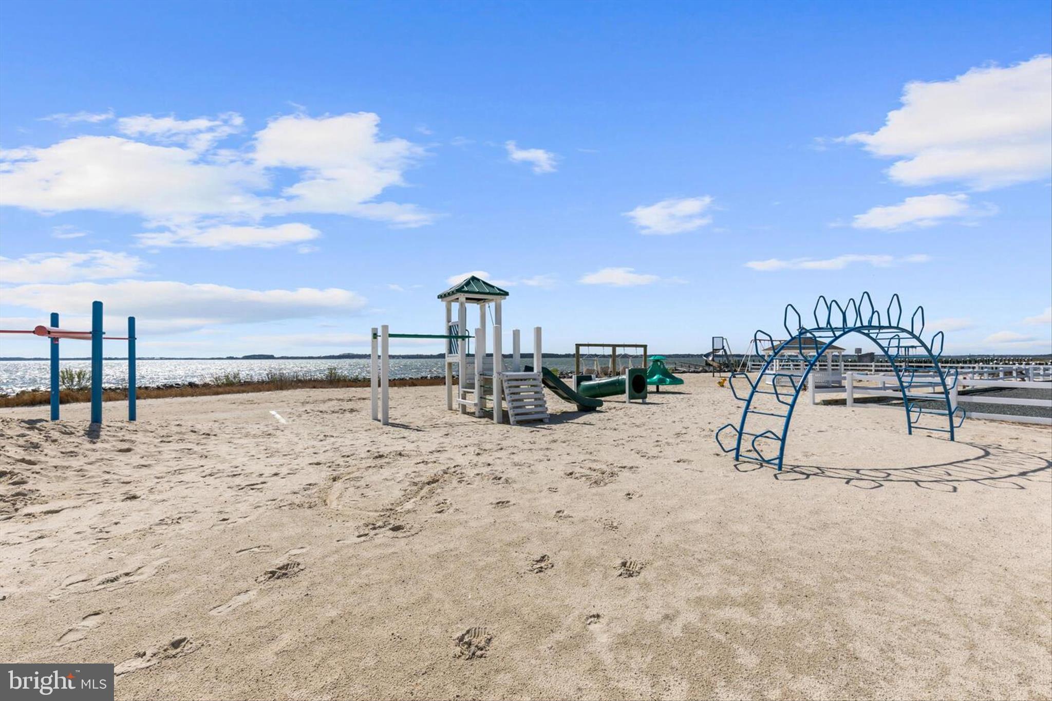 WHITE HOUSE BEACH - Residential