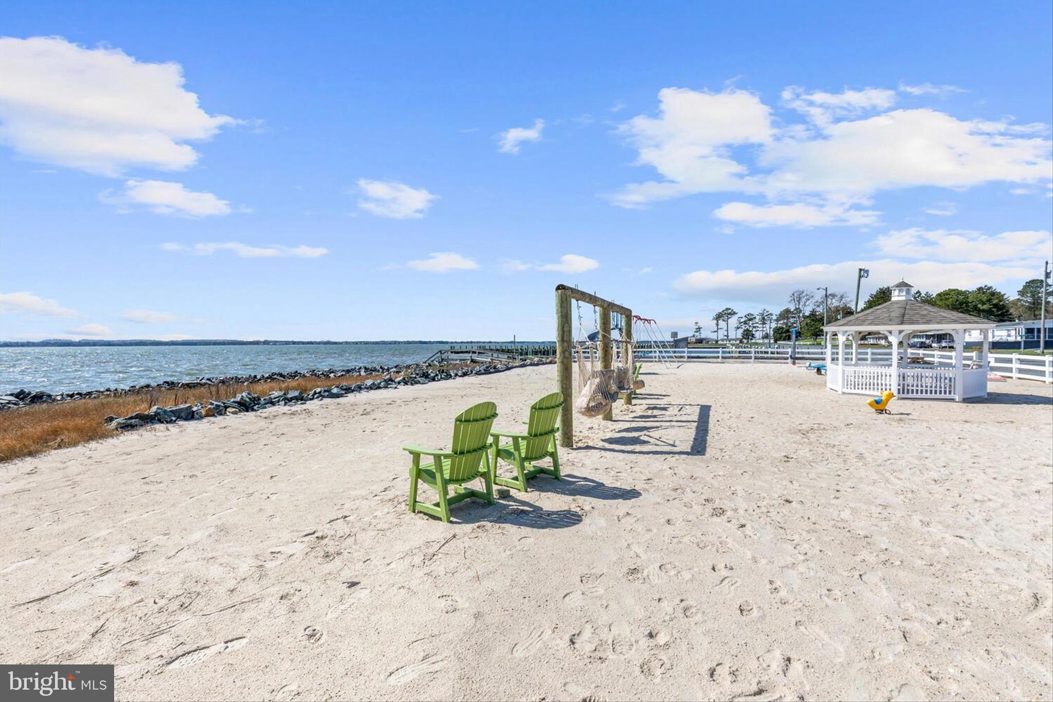 WHITE HOUSE BEACH - Residential