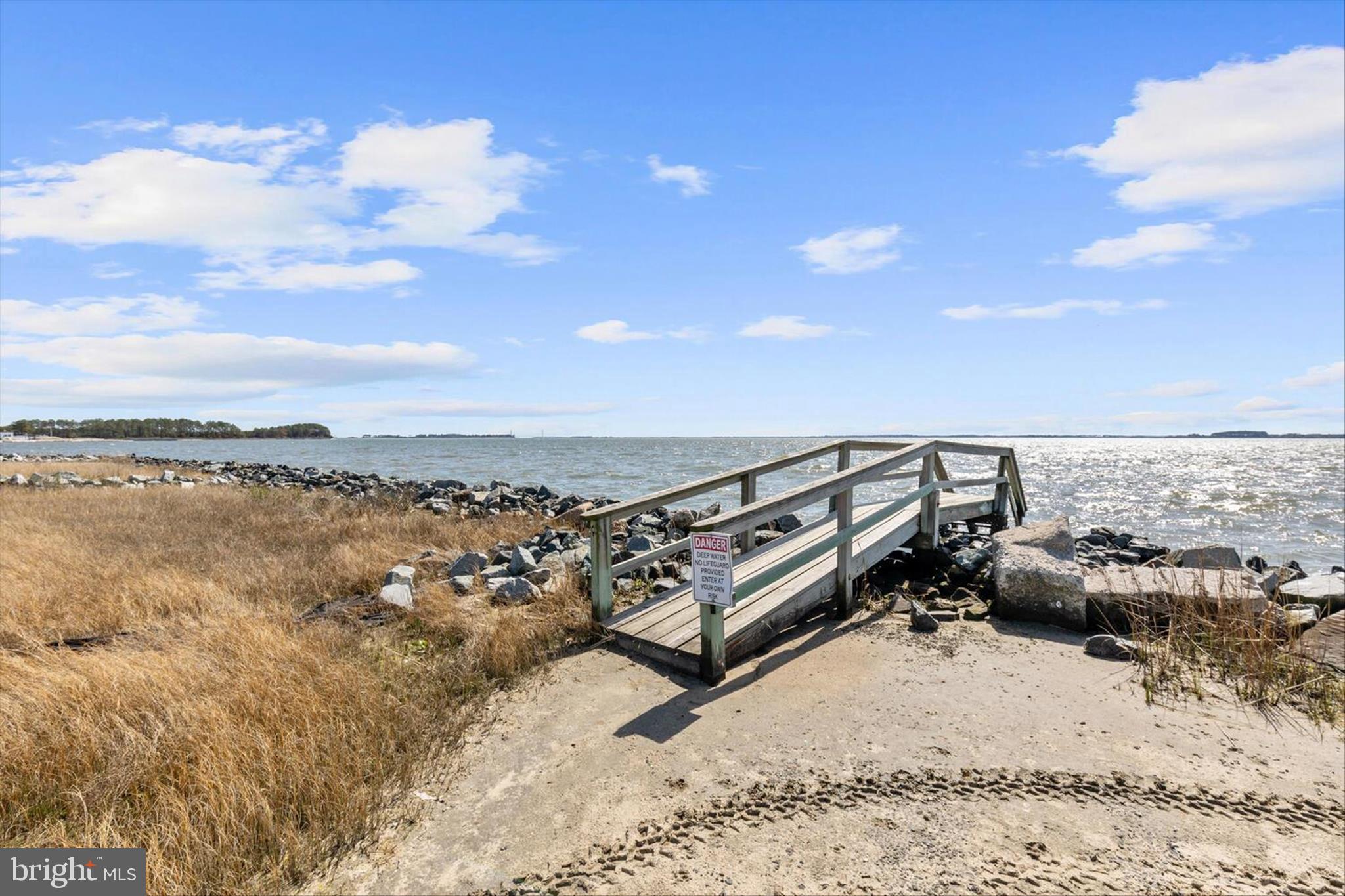 WHITE HOUSE BEACH - Residential
