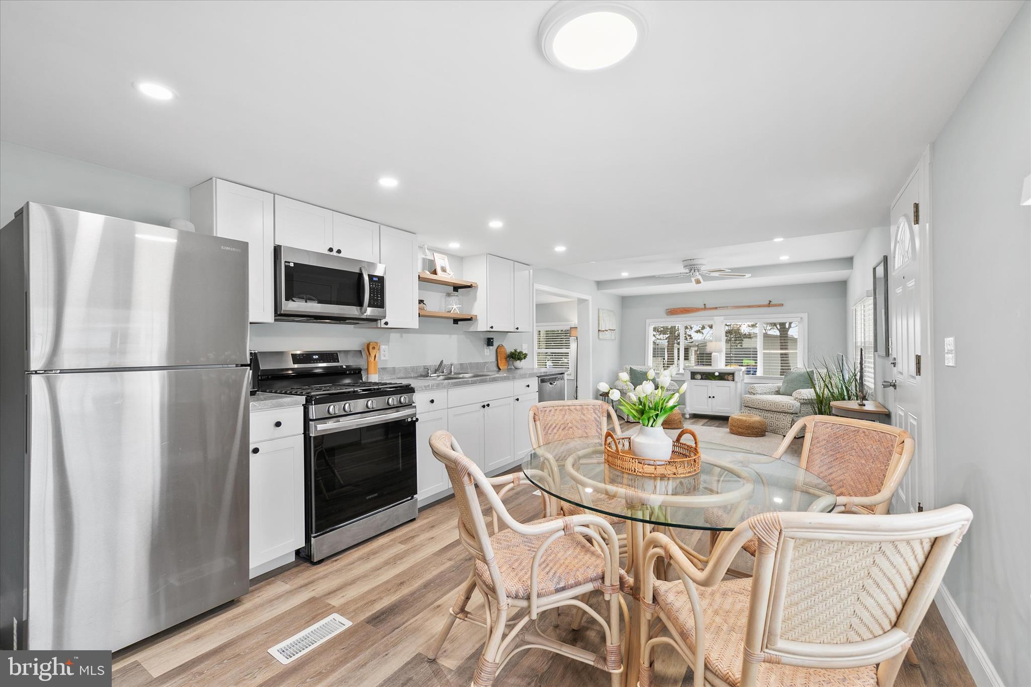 WHITE HOUSE BEACH - Residential