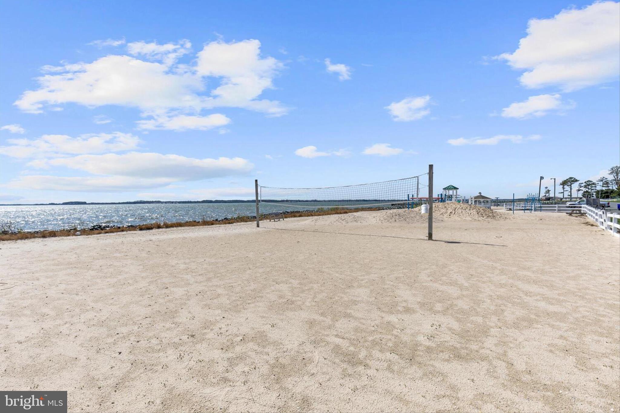 WHITE HOUSE BEACH - Residential