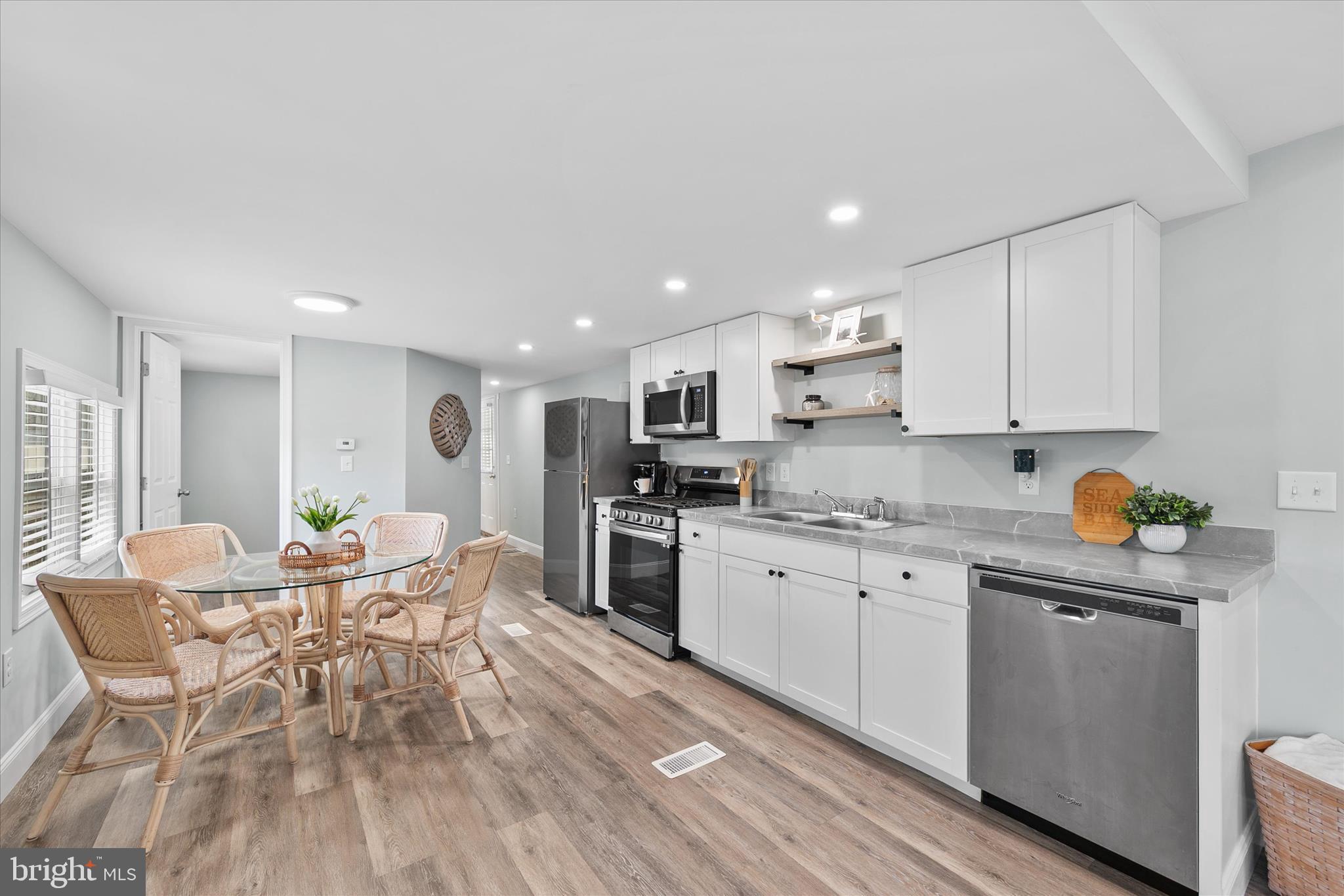 WHITE HOUSE BEACH - Residential