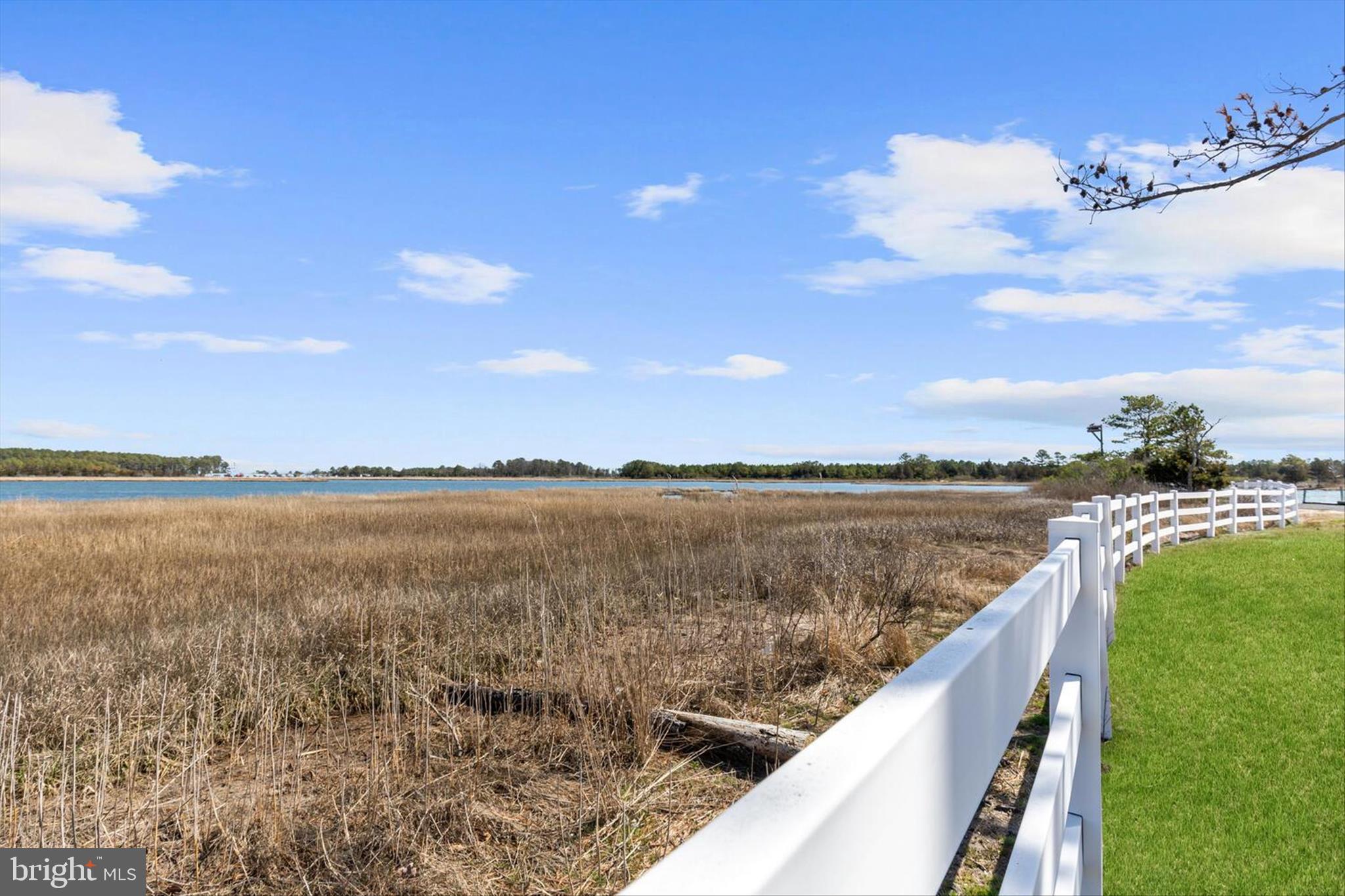 WHITE HOUSE BEACH - Residential