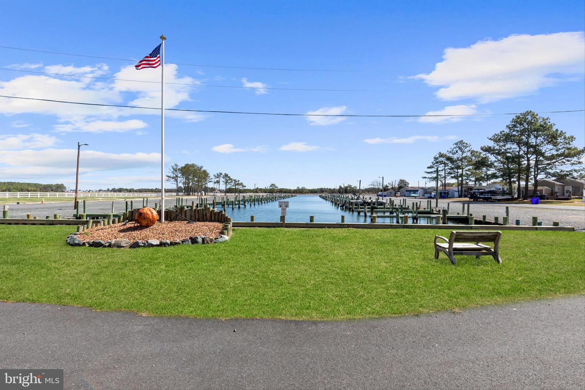 WHITE HOUSE BEACH - Residential